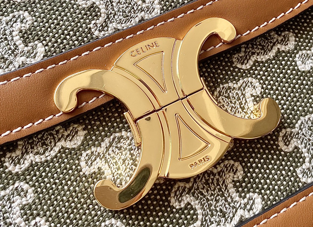 Ce**e classique triomphe bag