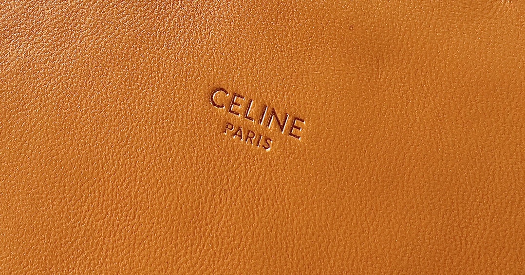Ce**e classique triomphe bag