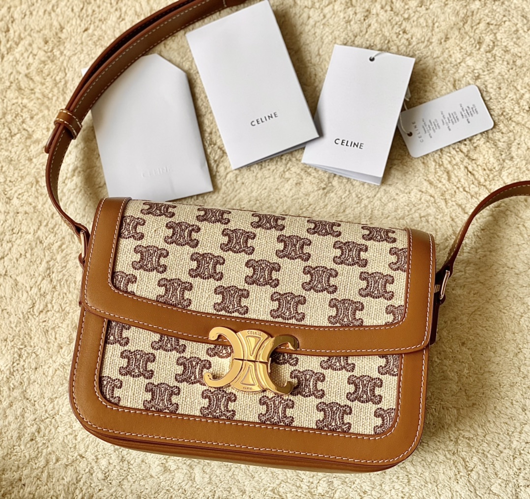 Ce**e classique triomphe bag