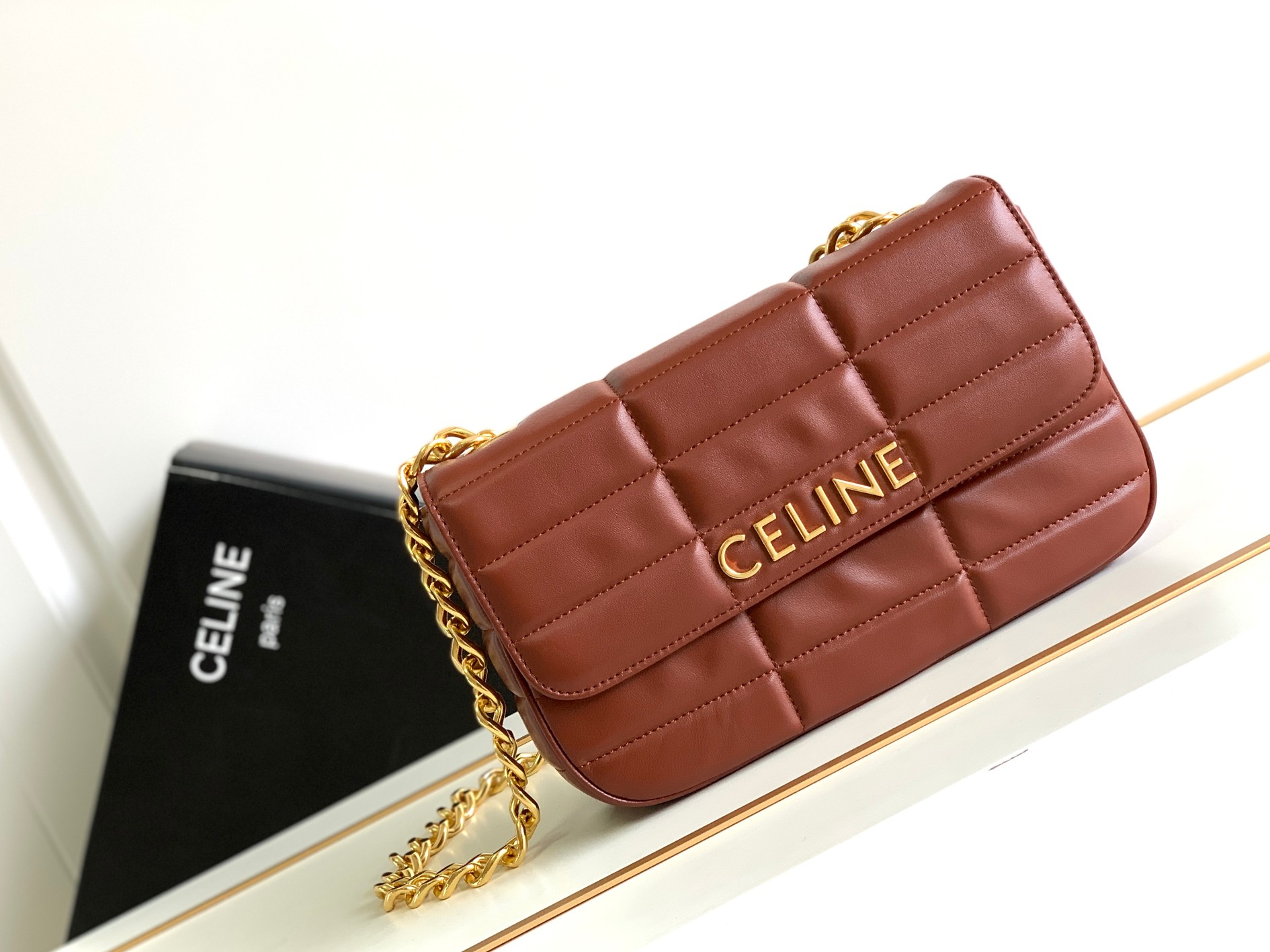 Ce**e chain shoulder bag matelasse monochrome