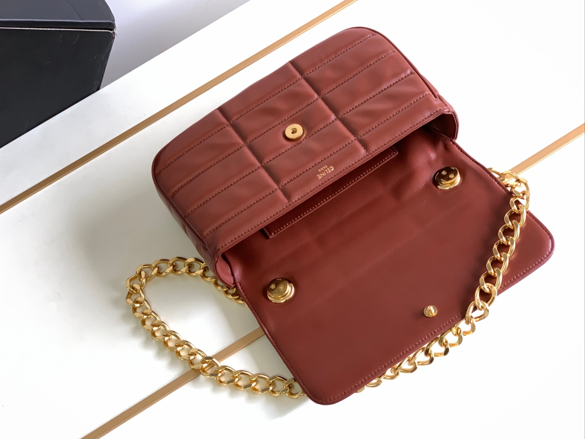 Ce**e chain shoulder bag matelasse monochrome