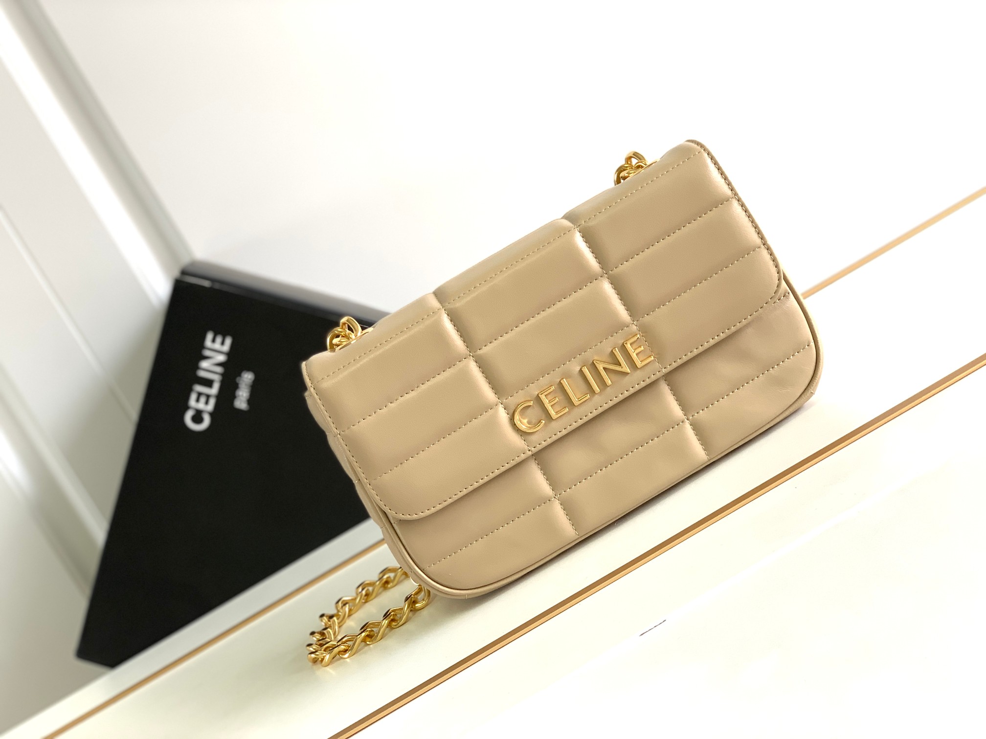 Ce**e chain shoulder bag matelasse monochrome