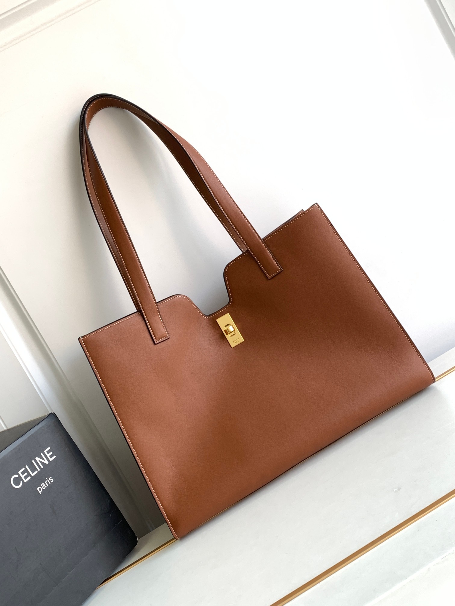 Ce**e cabas 16 in smooth calfskin limestone