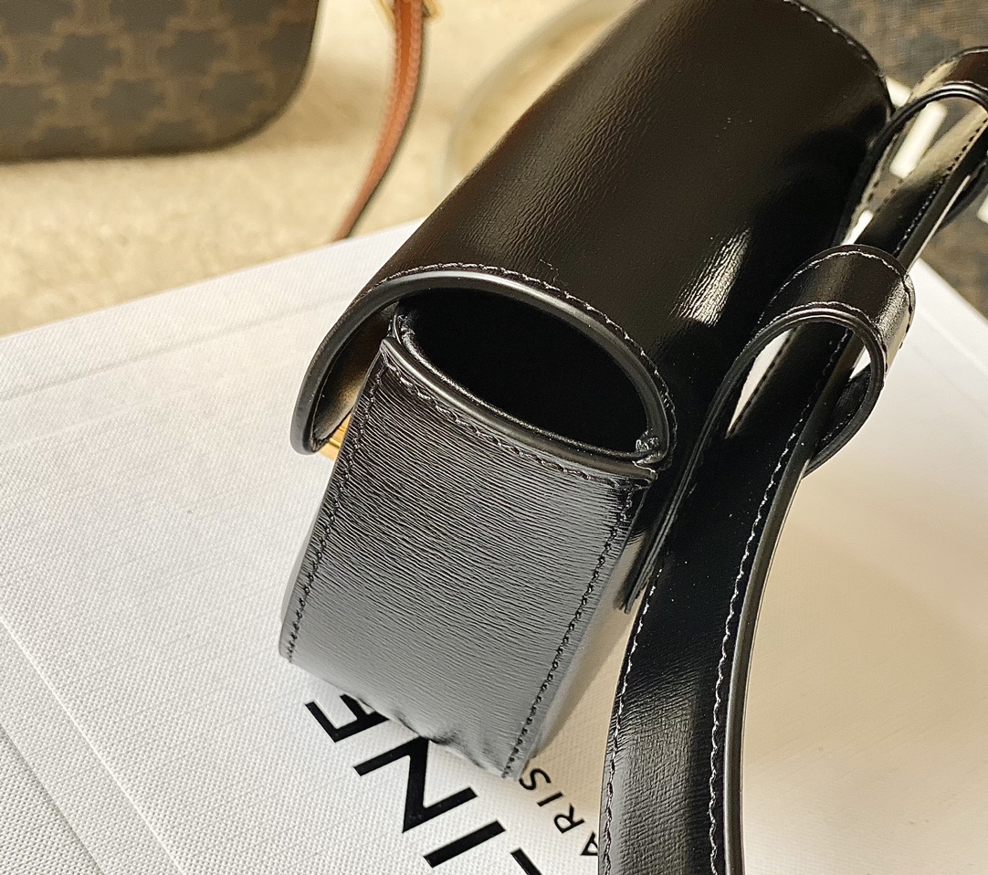 Ce**e belt bag triomphe belt in shiny calfskin