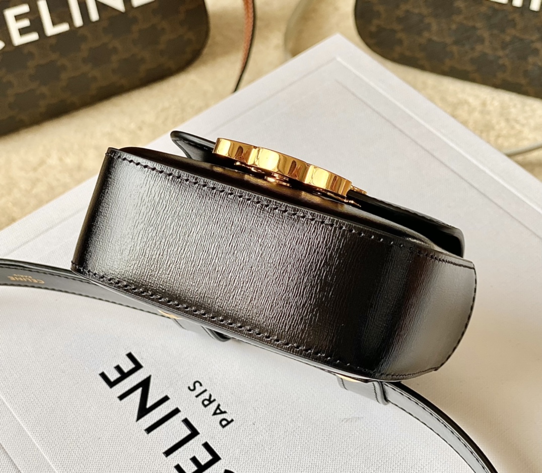 Ce**e belt bag triomphe belt in shiny calfskin