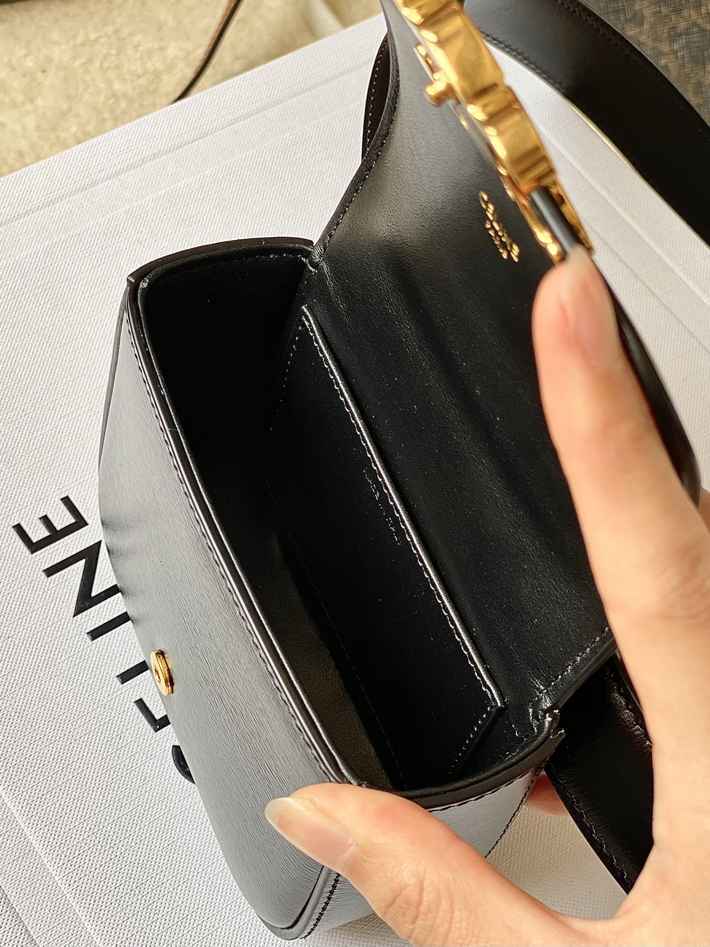 Ce**e belt bag triomphe belt in shiny calfskin
