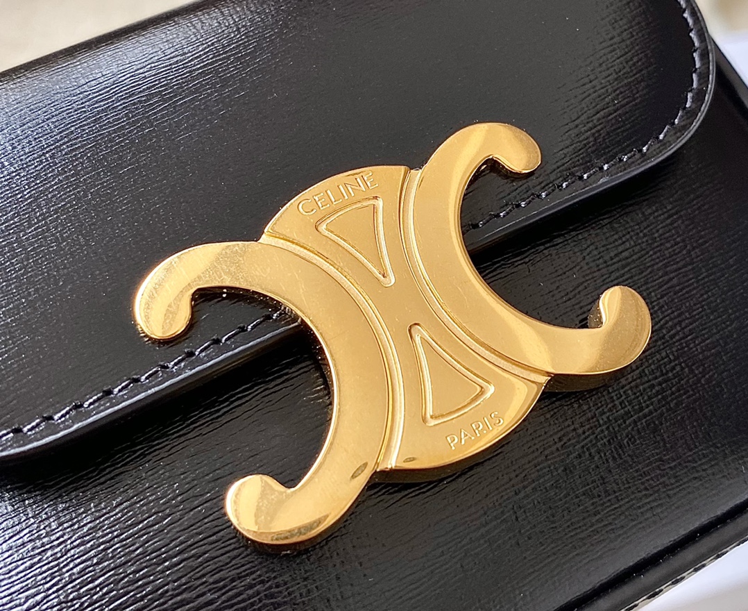 Ce**e belt bag triomphe belt in shiny calfskin