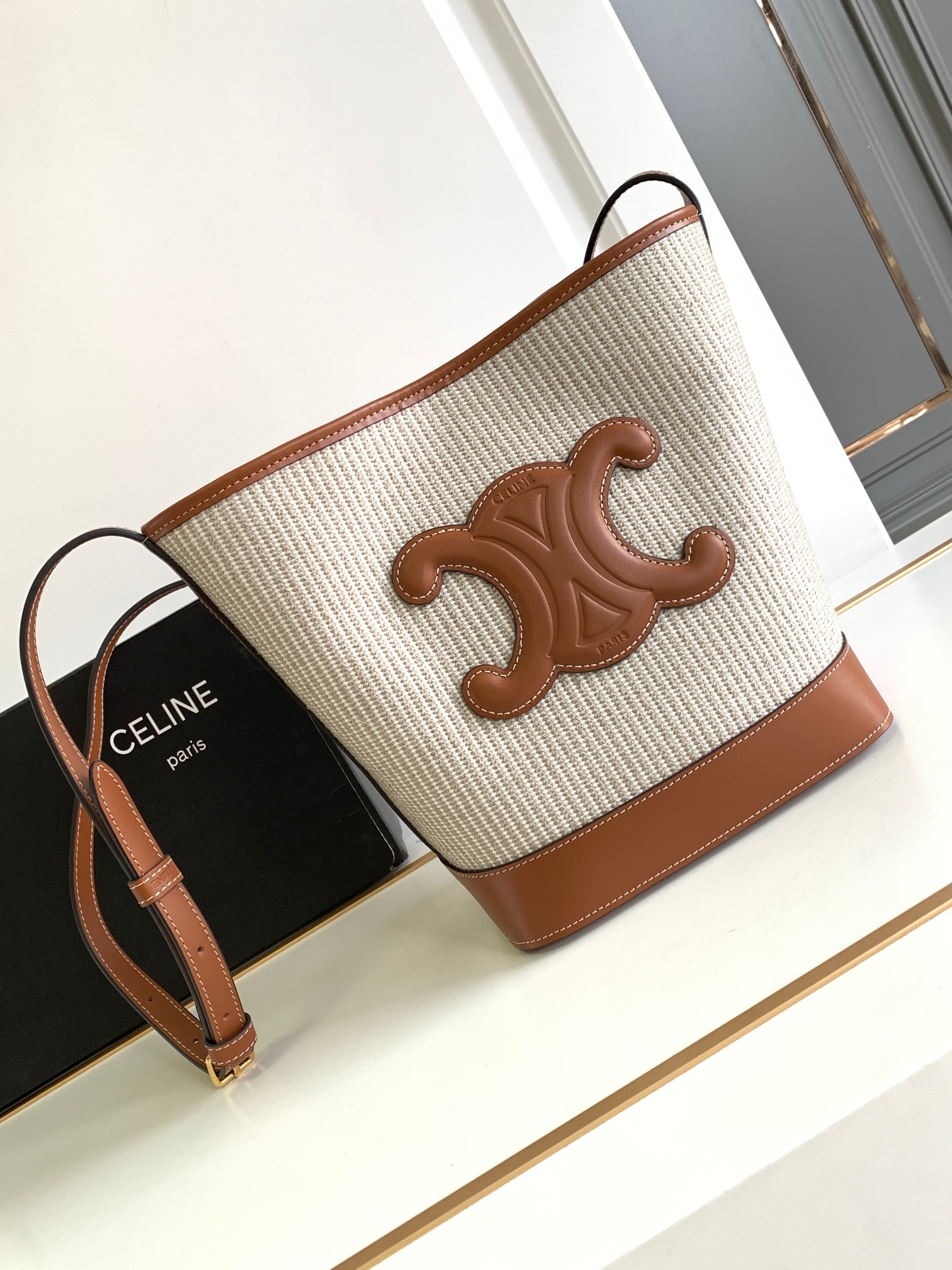 Ce**e small bucket cuir triomphe