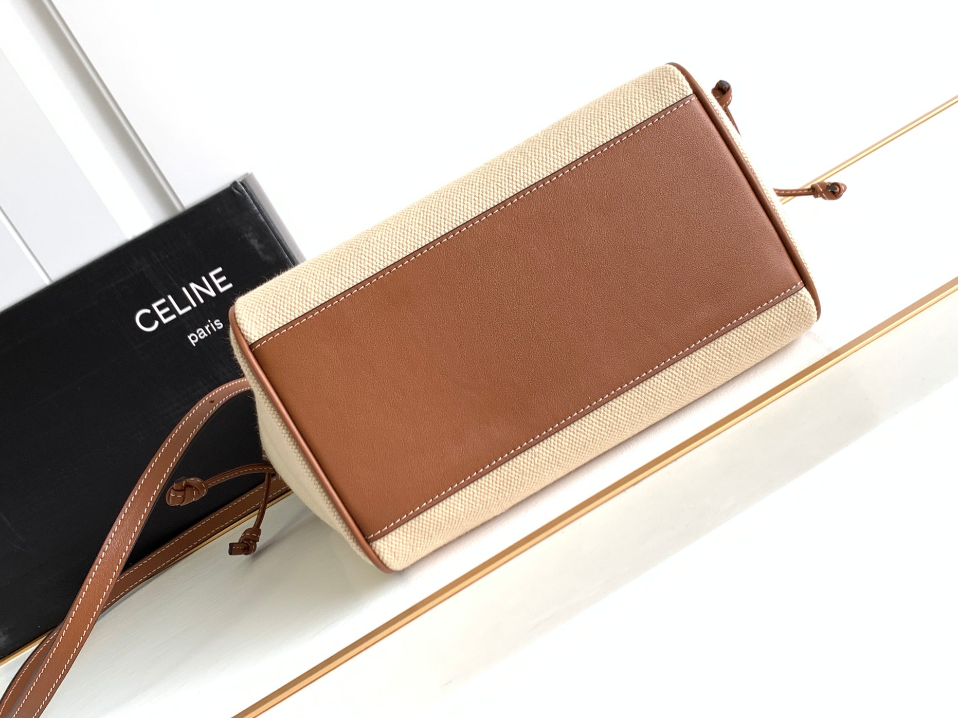 Ce**e small cabas drawstring cuir triomphe