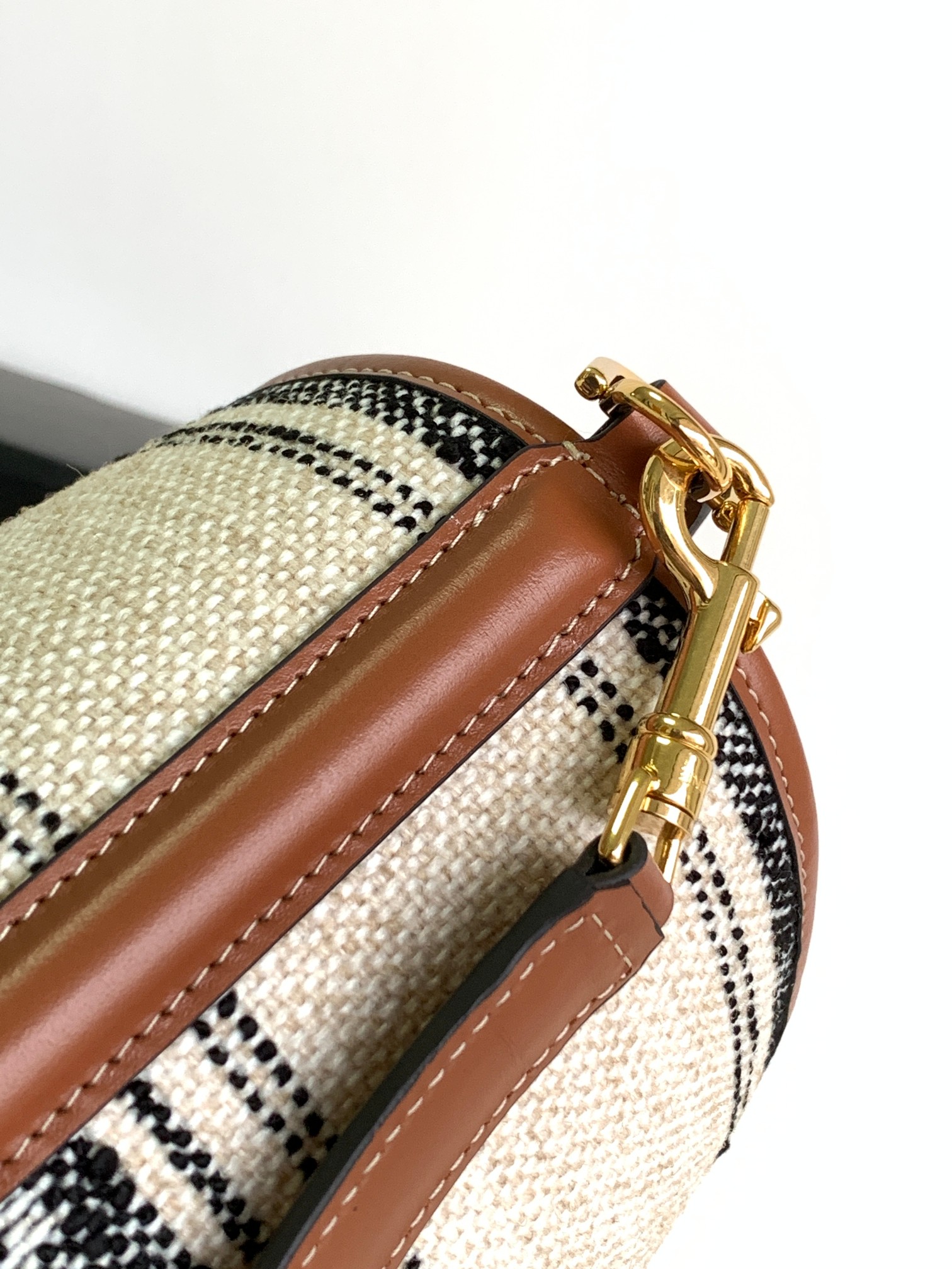 Ce**e mini bucket 16