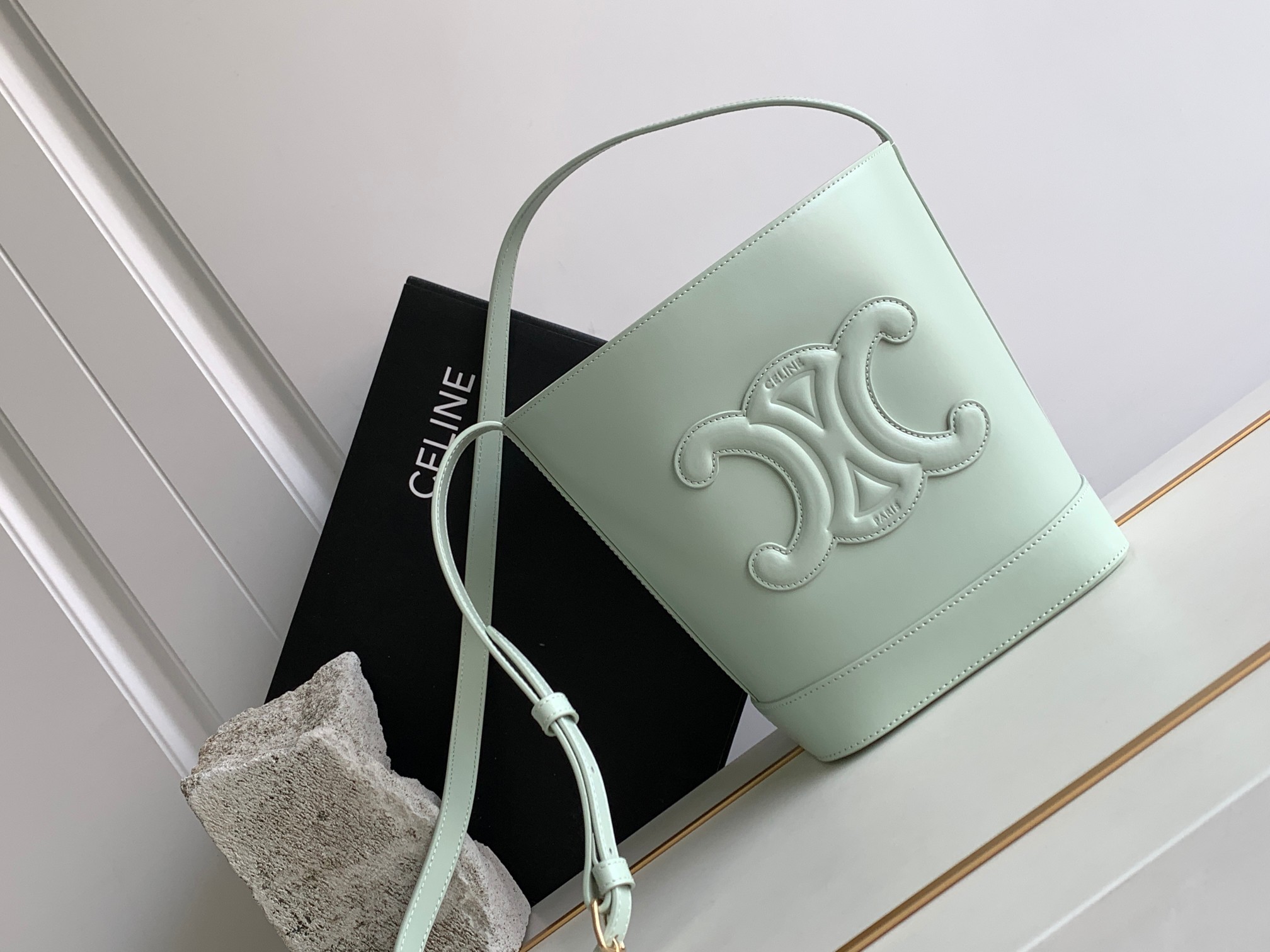 Ce**e small bucket cuir triomphe