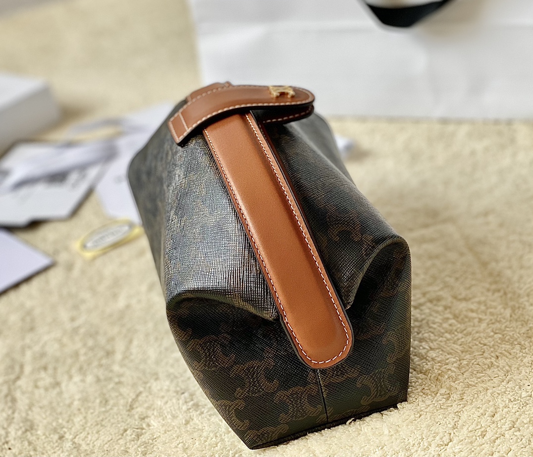 Ce**e cosmetics bag