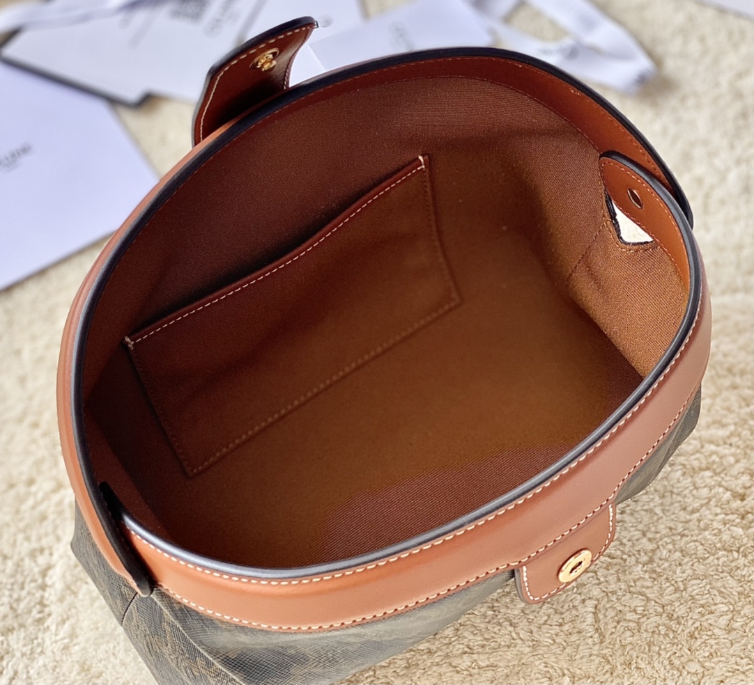 Ce**e cosmetics bag