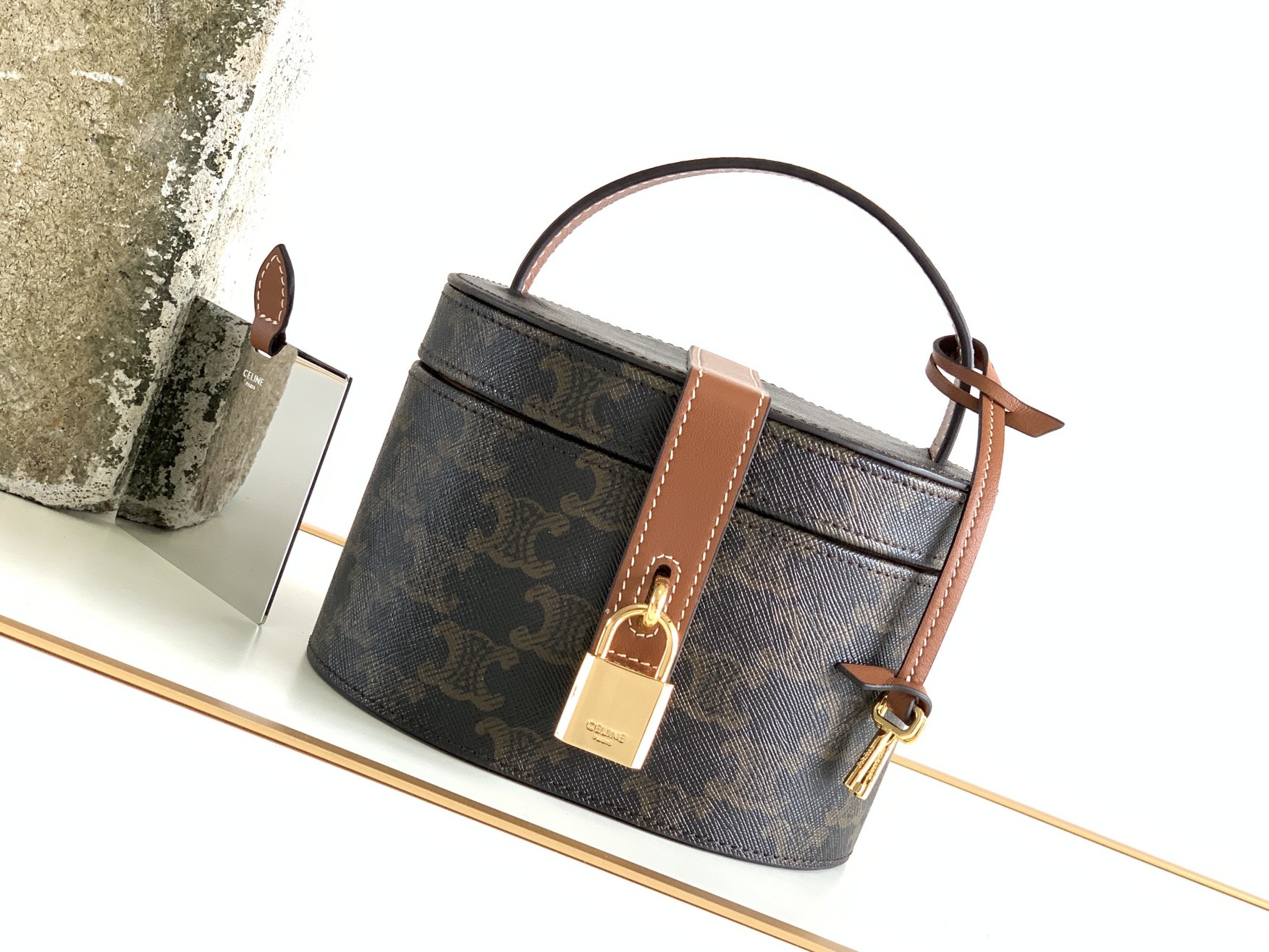 Ce**e vanity case