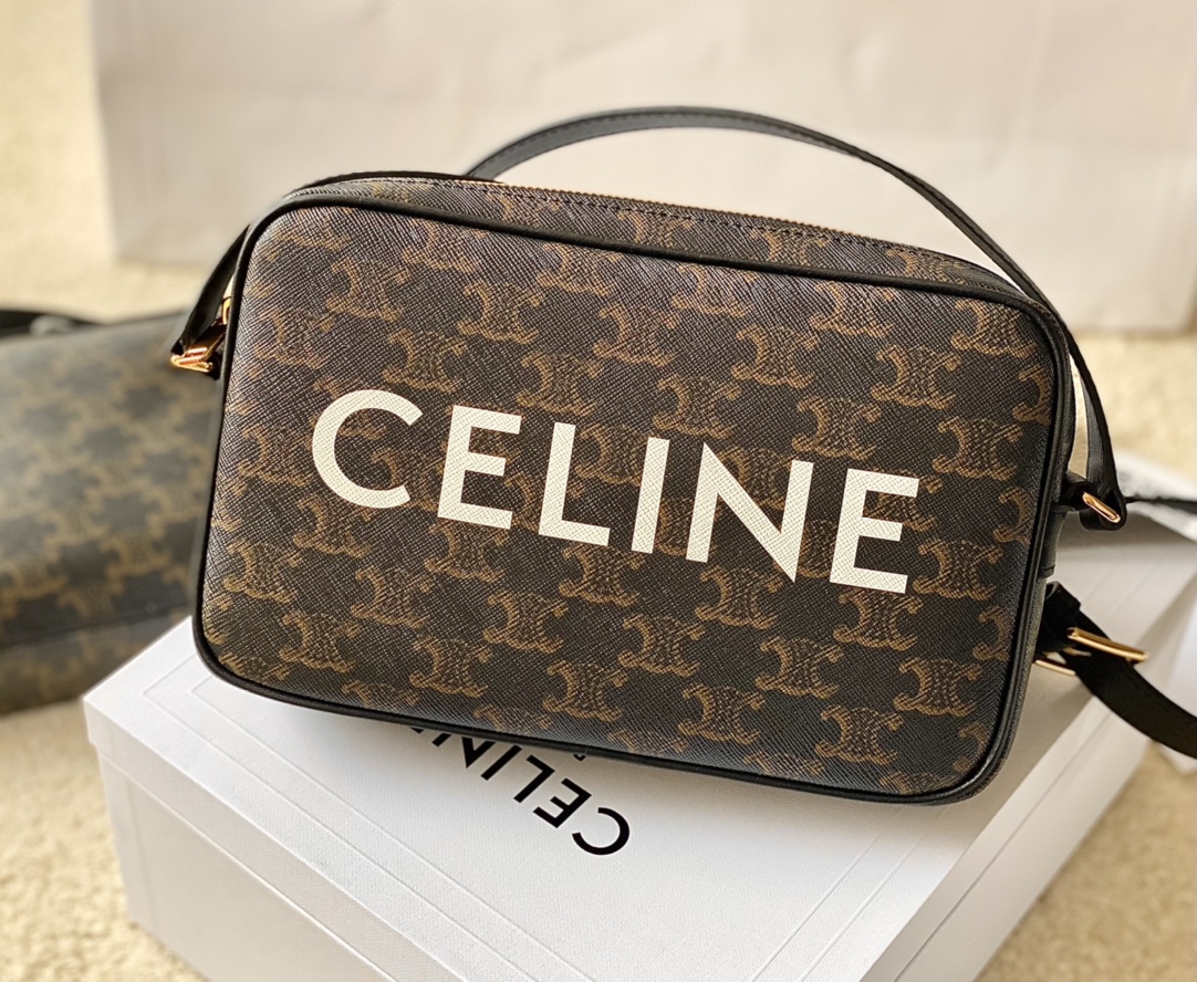 Ce**e medium messenger bag in triomphe canvas