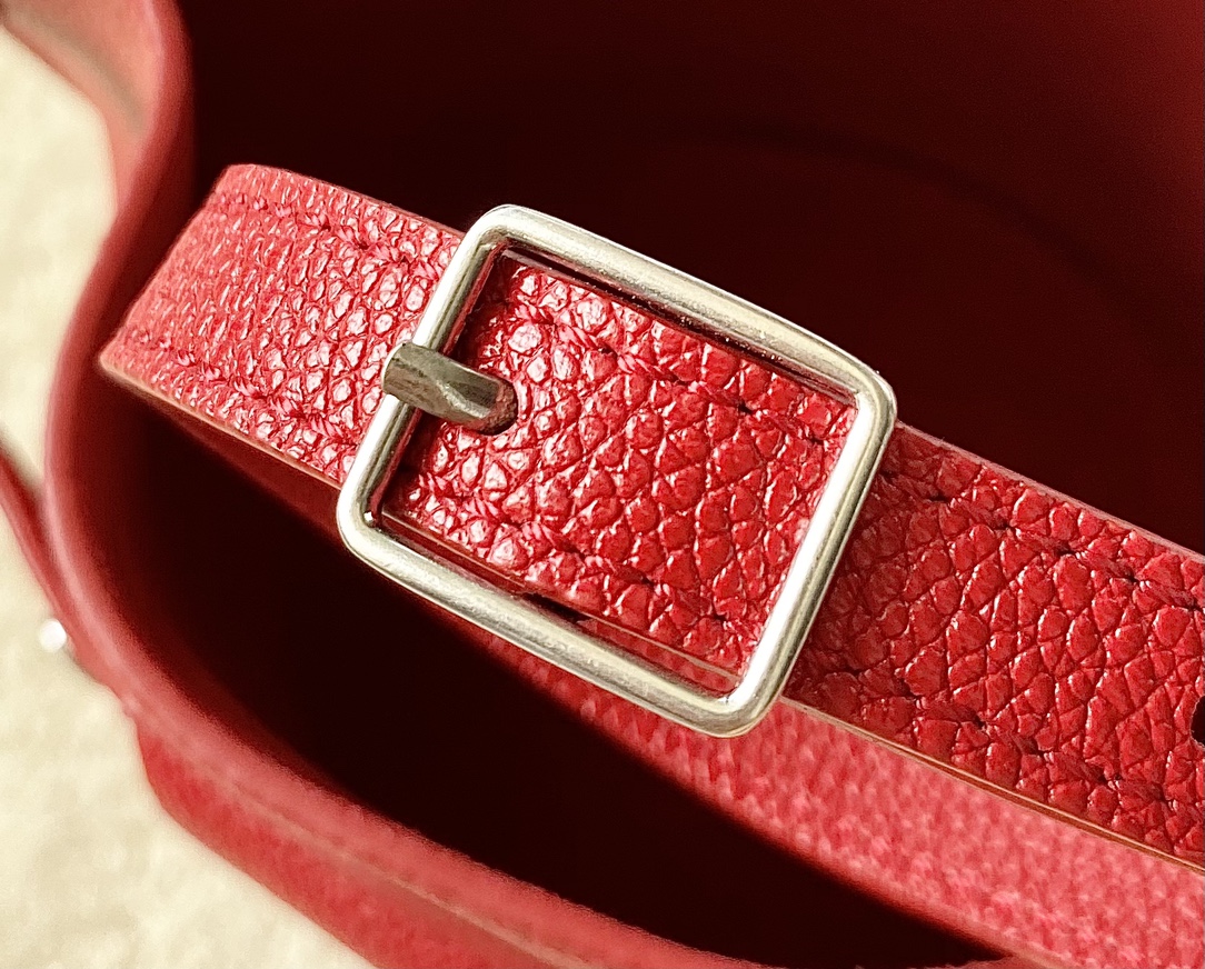 Ce**e small bucket bag