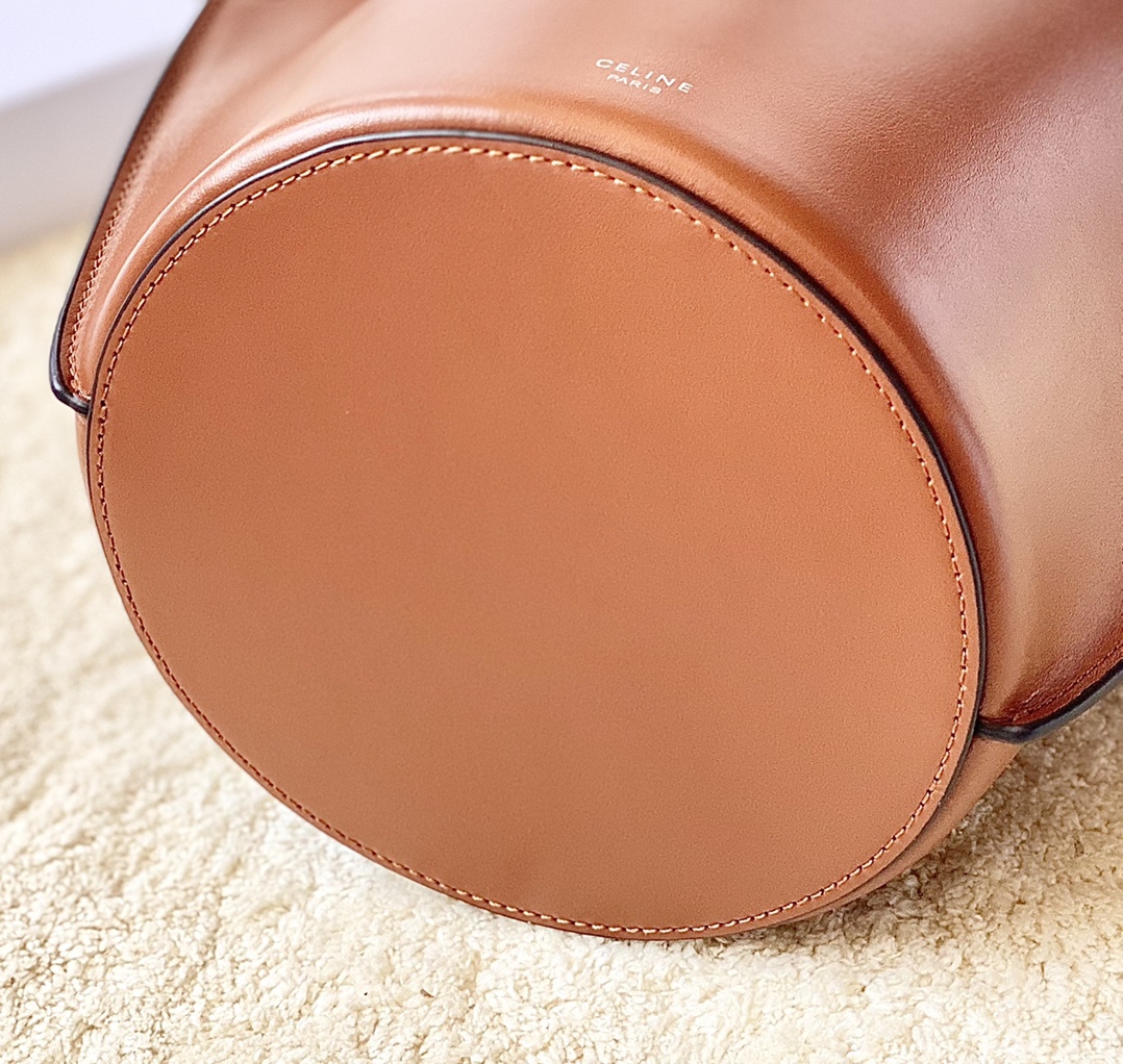 Ce**e small bucket bag