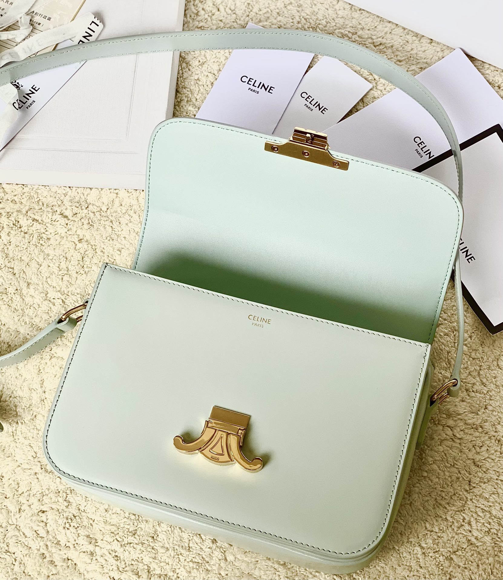 Ce**e classique triomphe bag