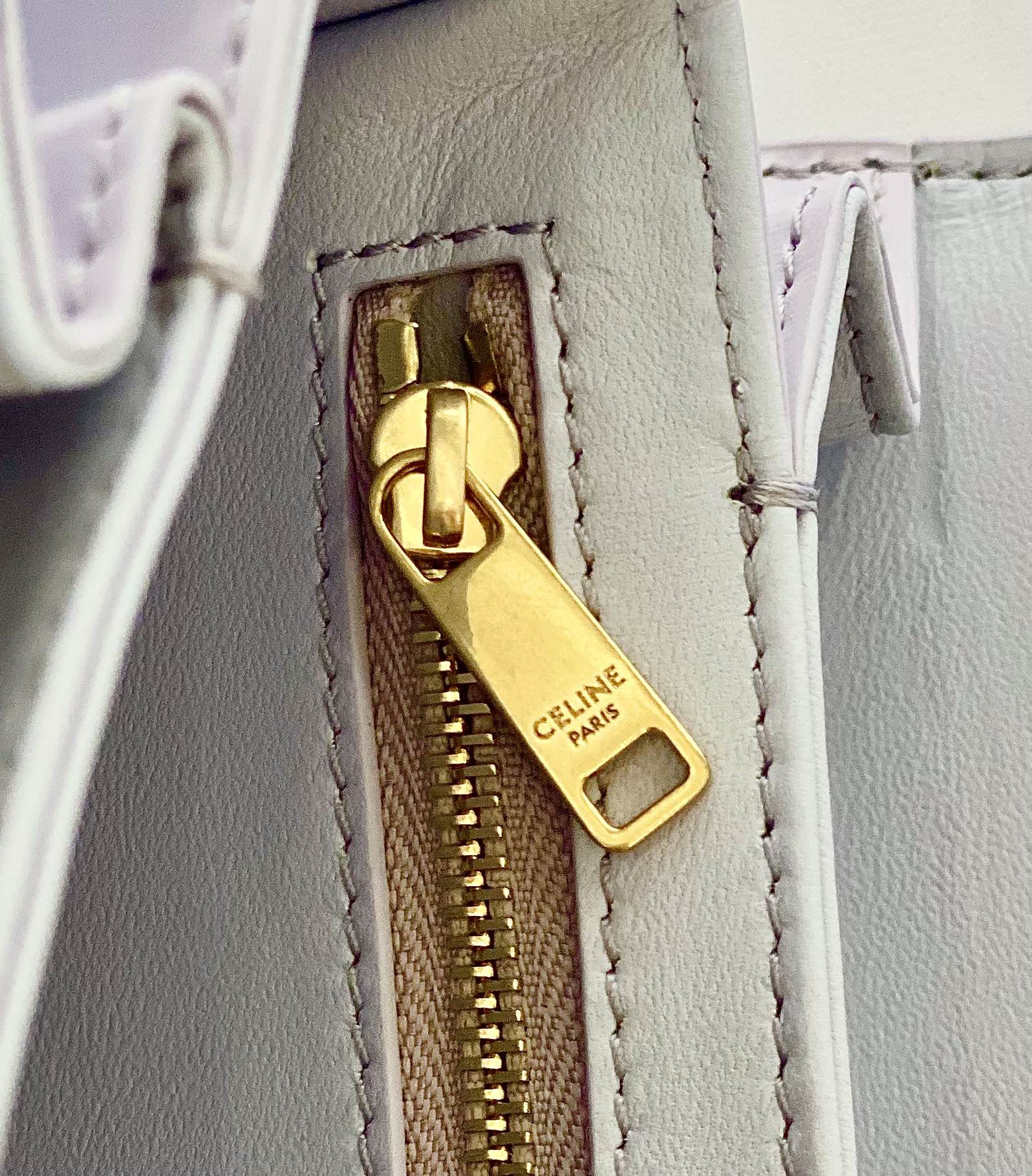 Ce**e classique triomphe bag