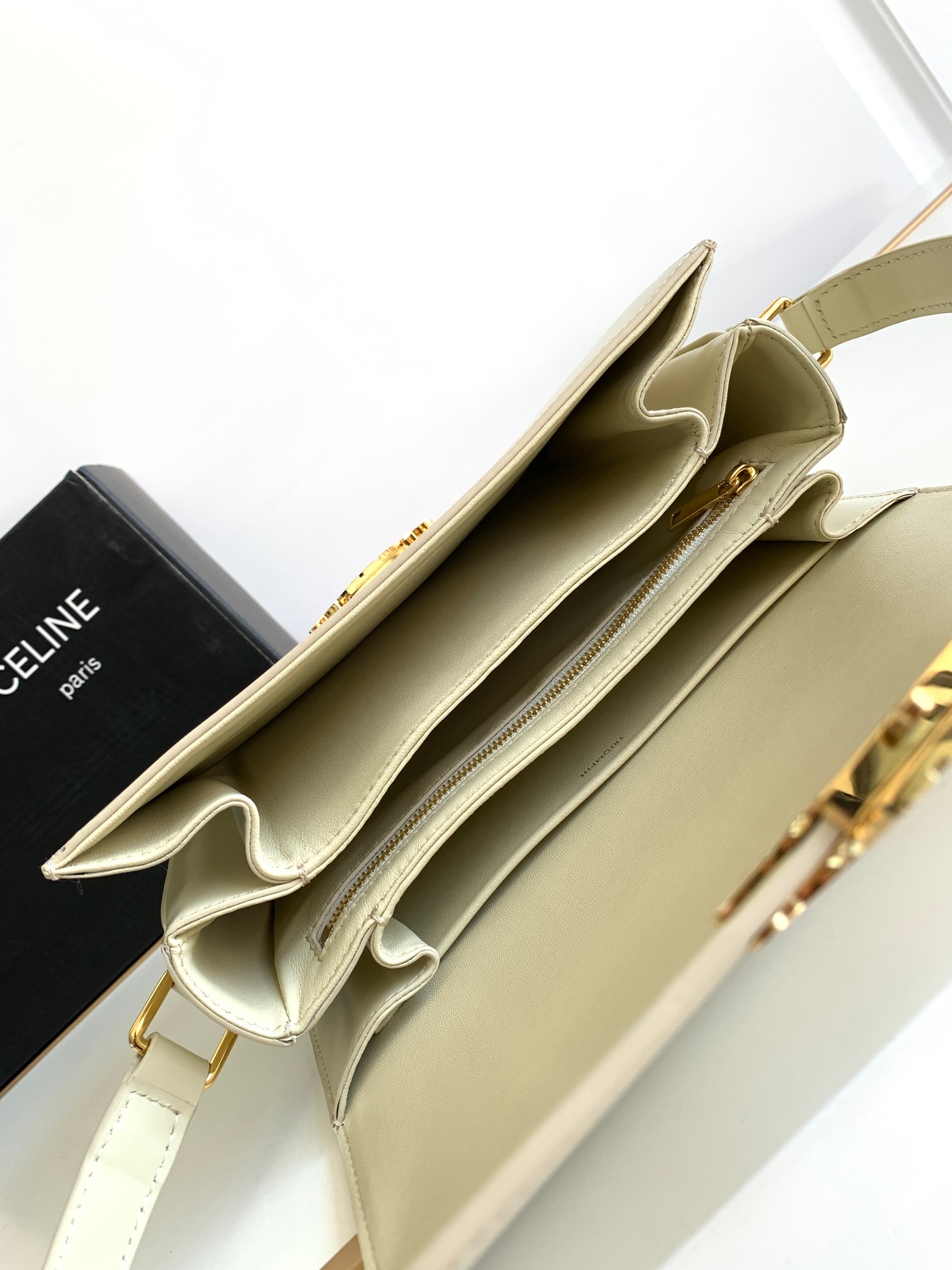 Ce**e classique triomphe bag