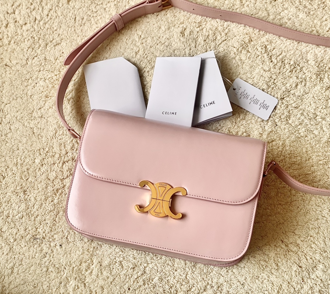Ce**e classique triomphe bag
