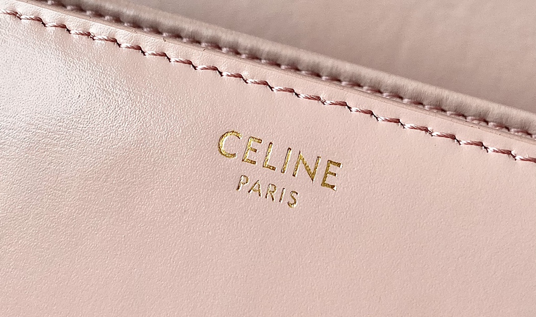 Ce**e classique triomphe bag