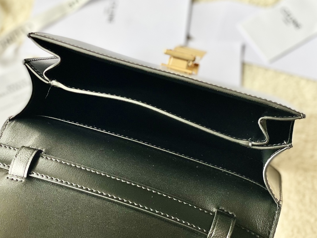 Ce**e teen classic bag in box calfskin