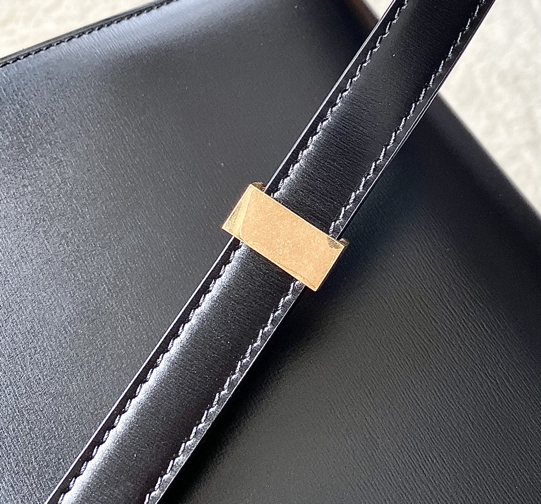 Ce**e teen classic bag in box calfskin