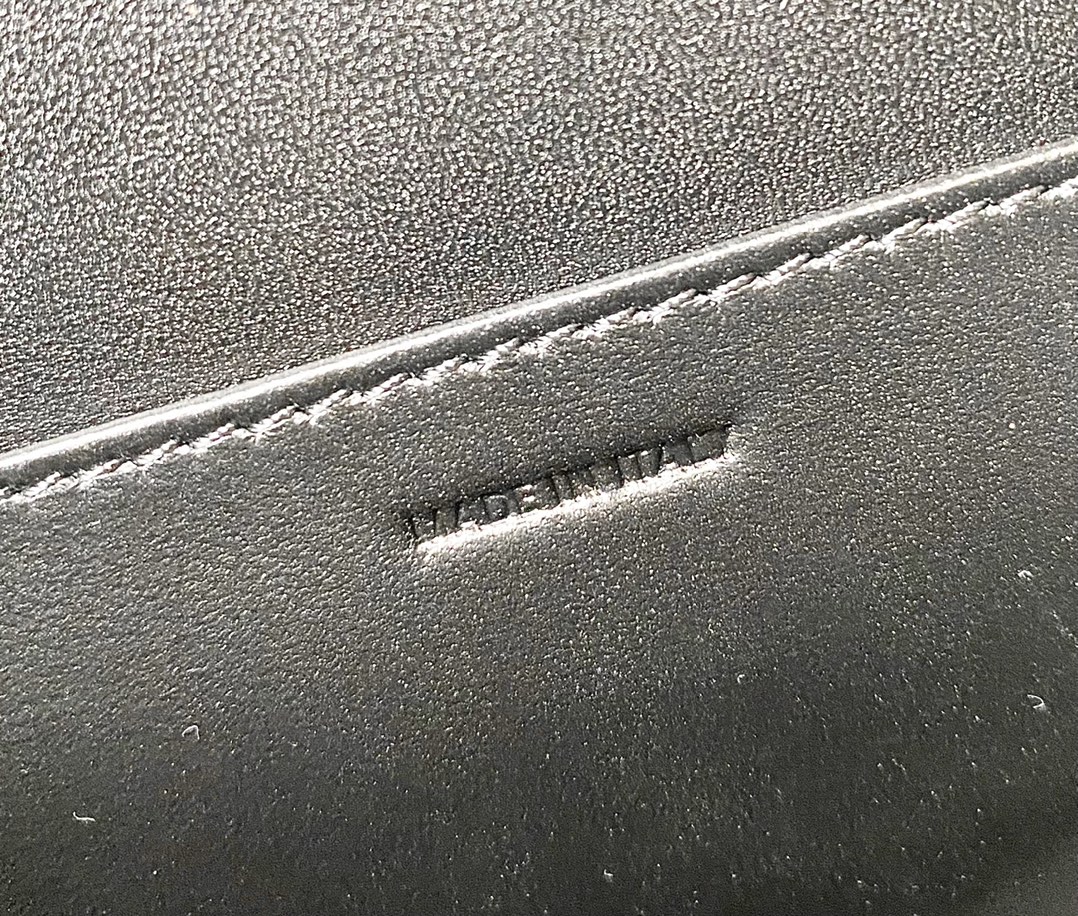 Ce**e teen classic bag in box calfskin