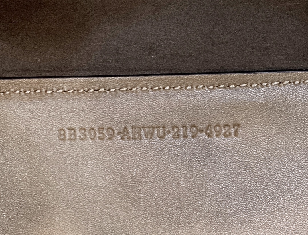F**di tote