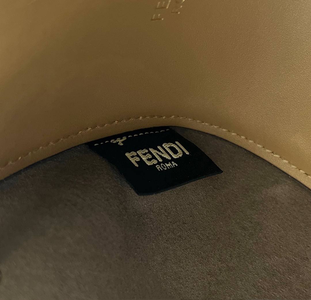 F**di tote