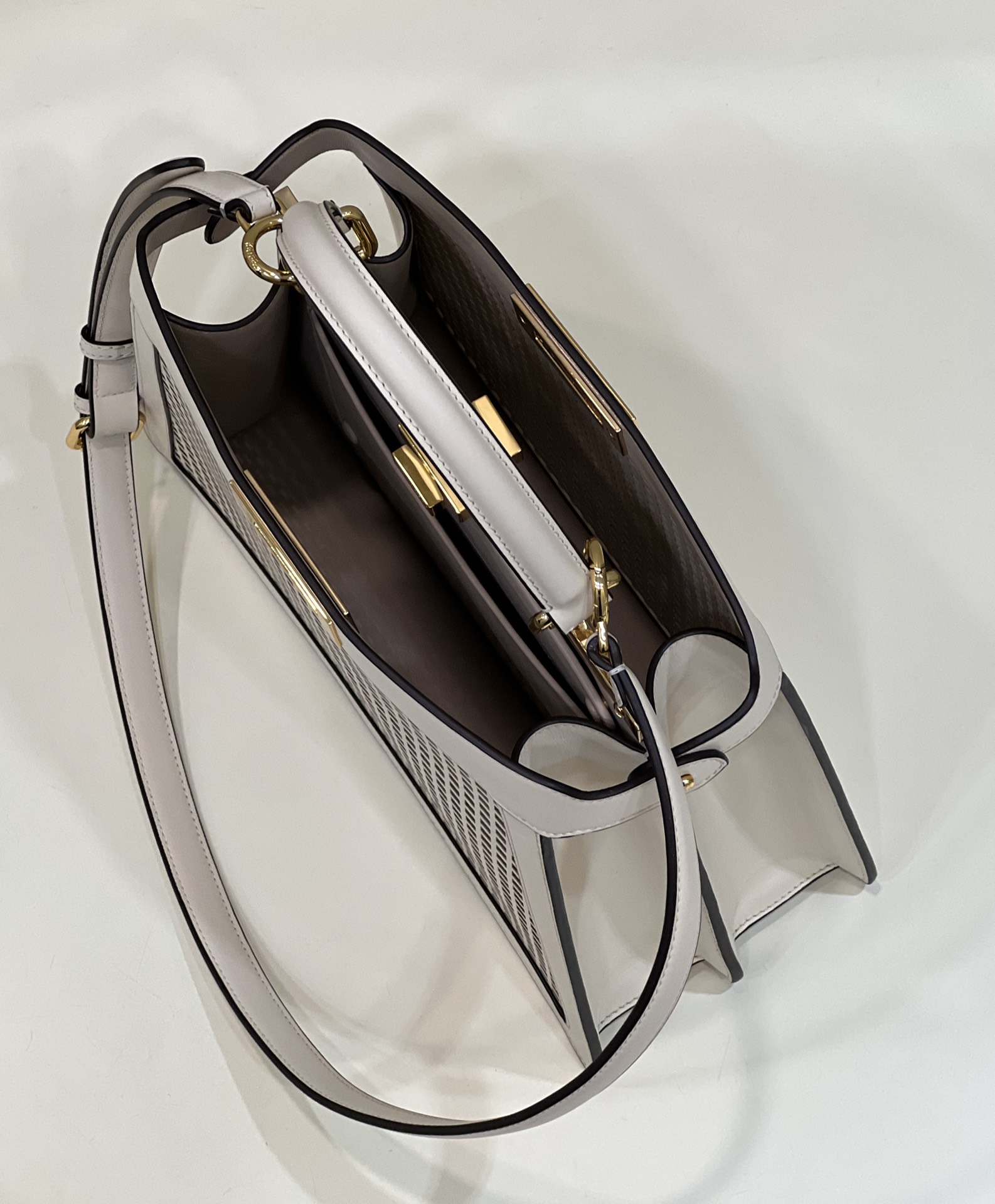 F**di iconic peekaboo iseeu medium handbag