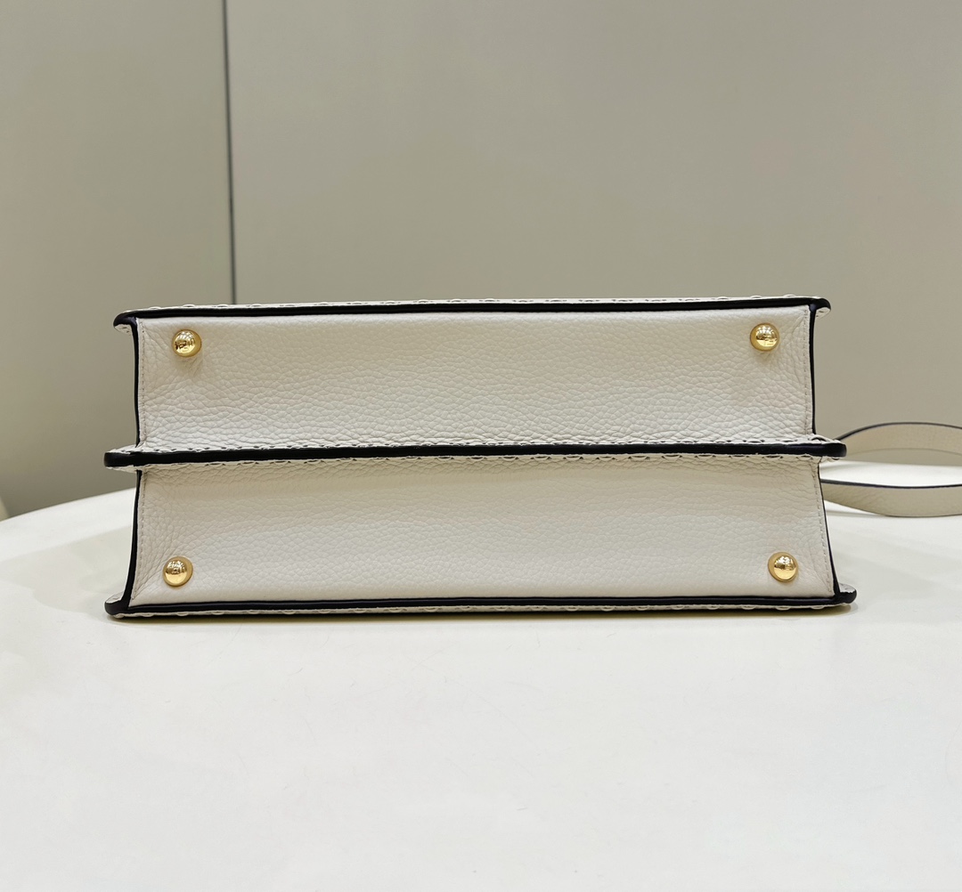 F**di peekaboo medium handbag
