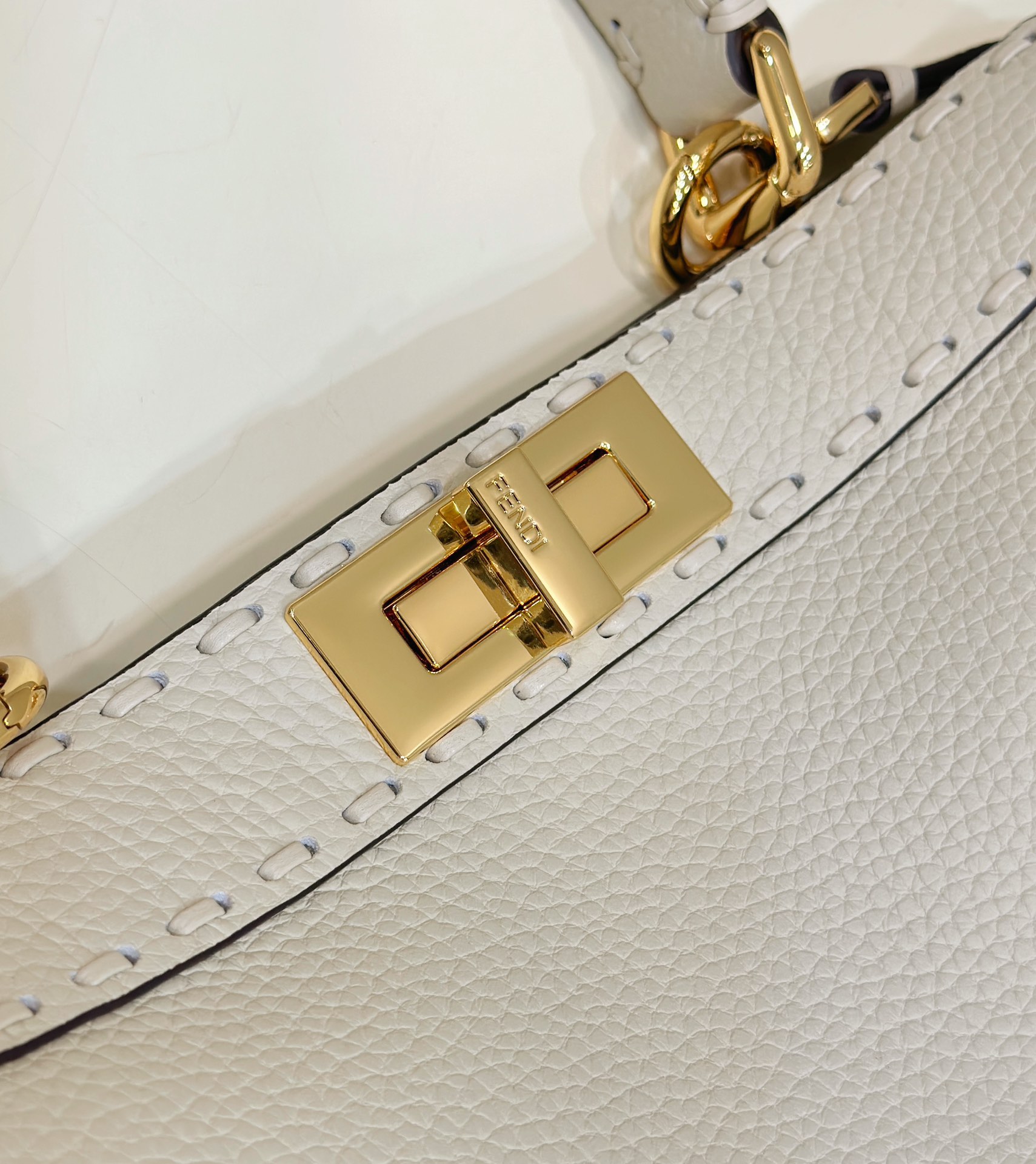 F**di peekaboo medium handbag