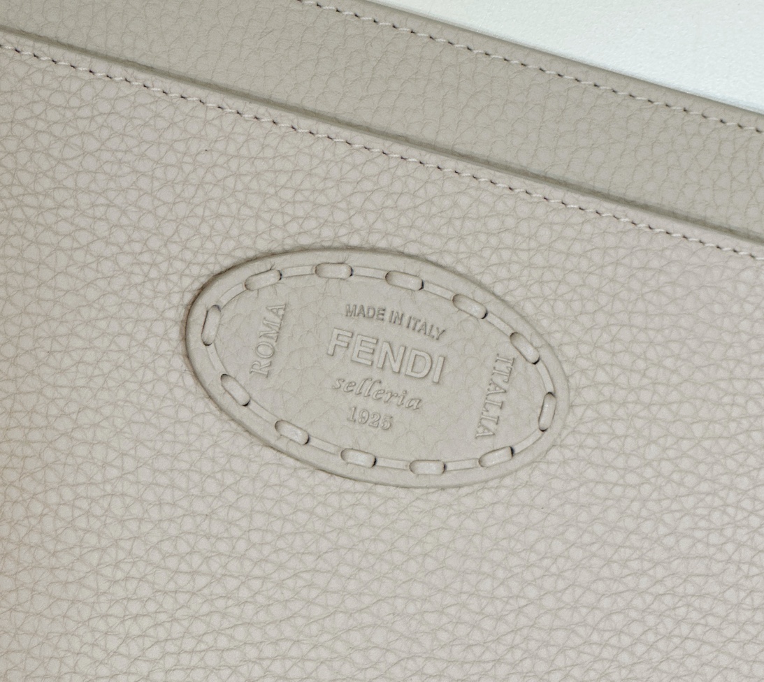 F**di peekaboo medium handbag