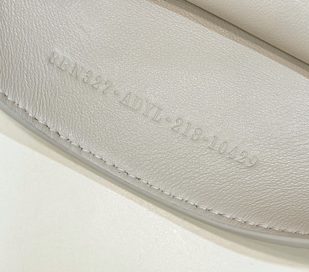 F**di peekaboo medium handbag