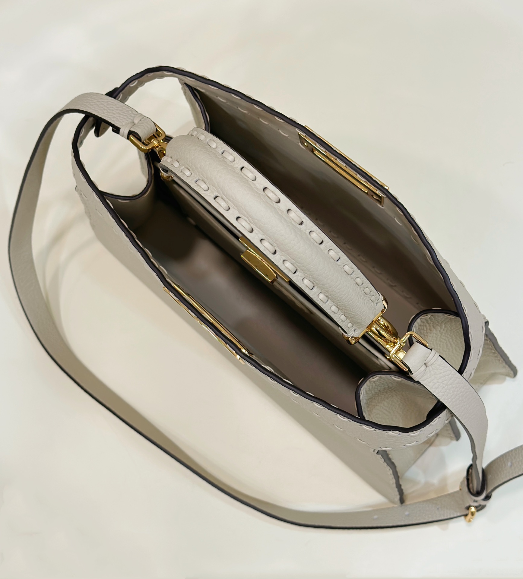 F**di peekaboo medium handbag