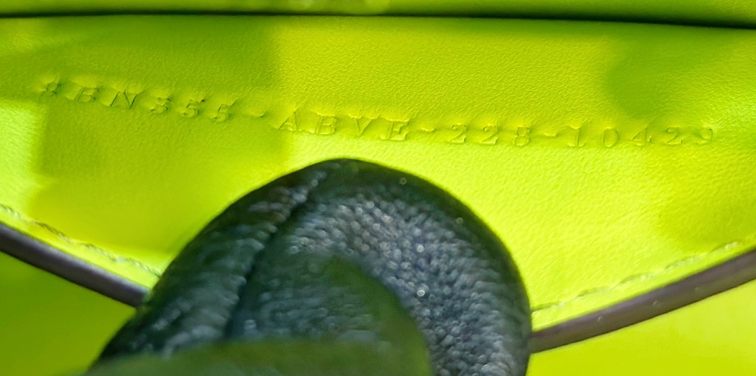 F**di by marc jacobs peekaboo
