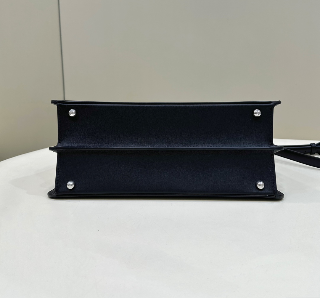 F**di by marc jacobs peekaboo