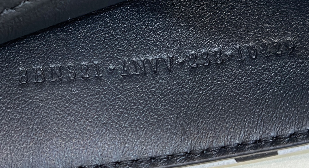 F**di by marc jacobs peekaboo