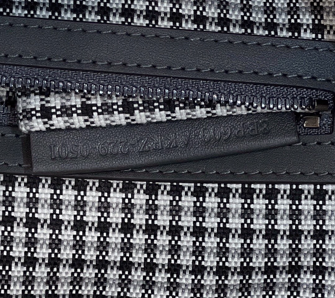 F**di baguette bag