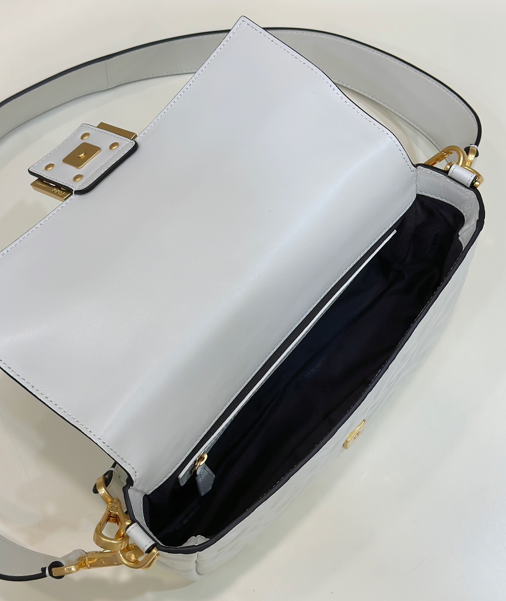 F**di baguette medium bag