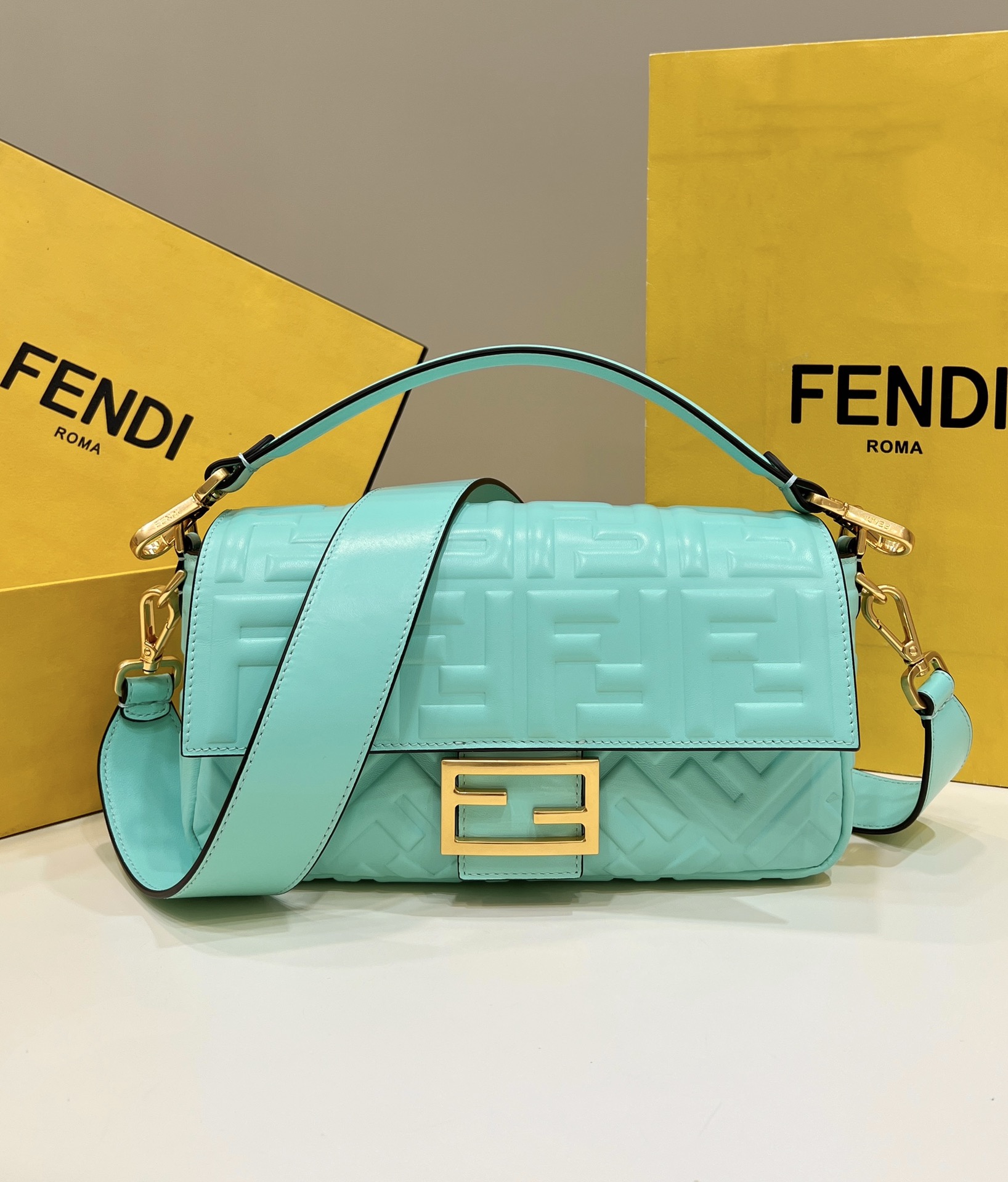F**di baguette medium bag
