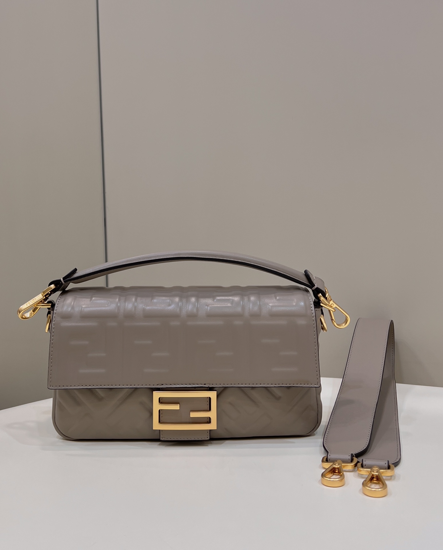 F**di baguette medium bag