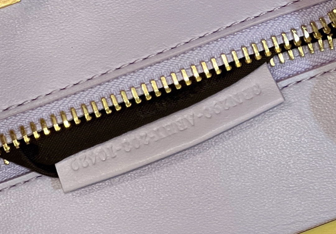 F**di peekaboo medium bag