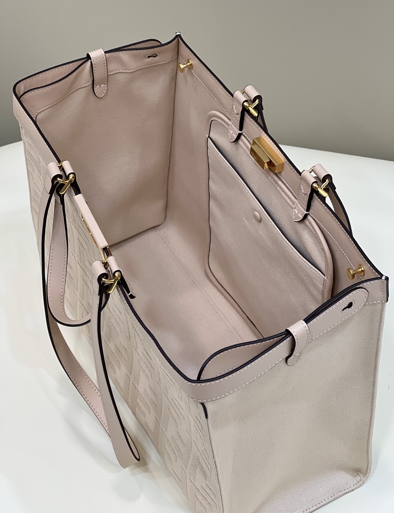F**di peekaboo tote bag