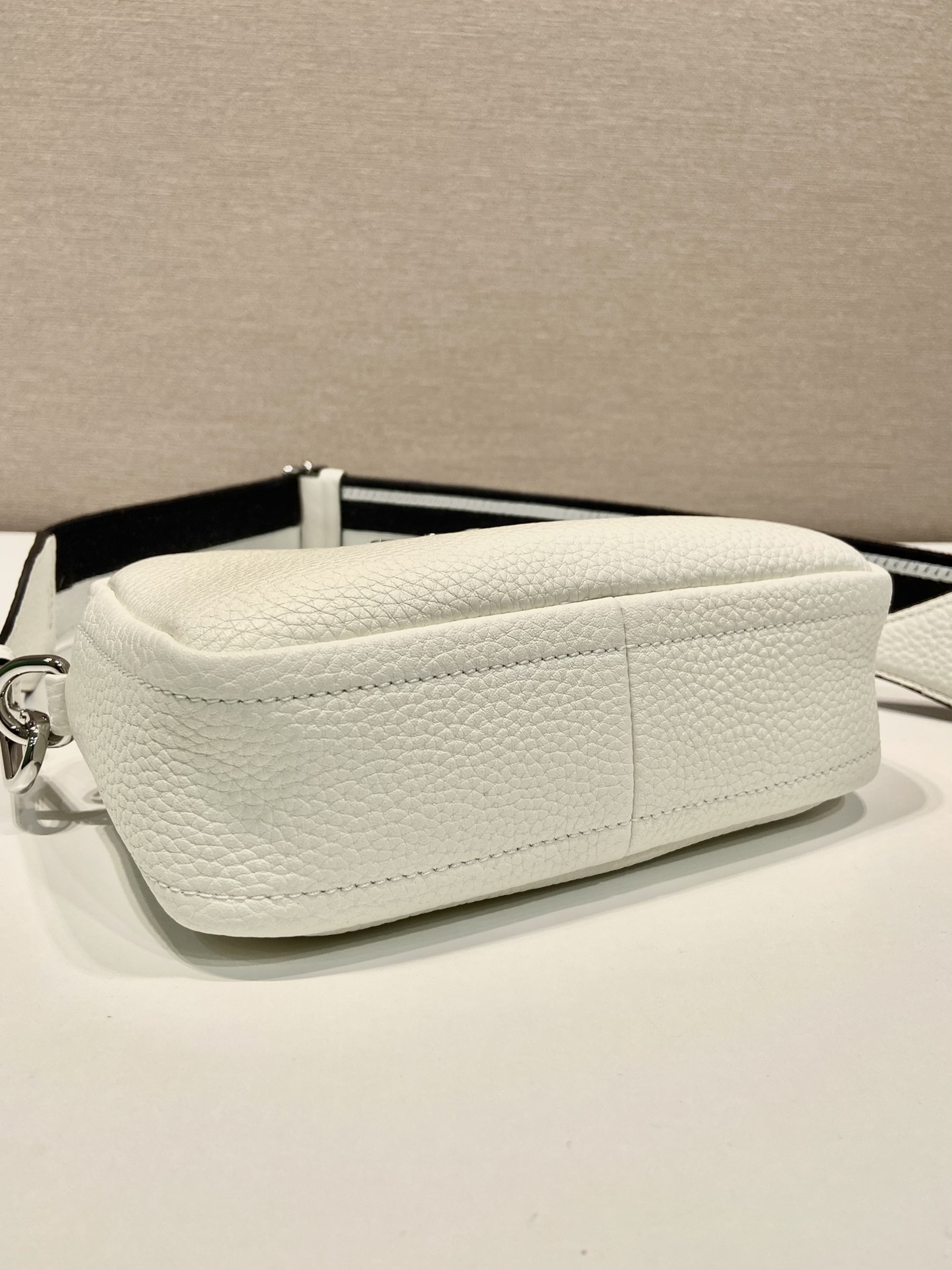 Pra*a small leather bag