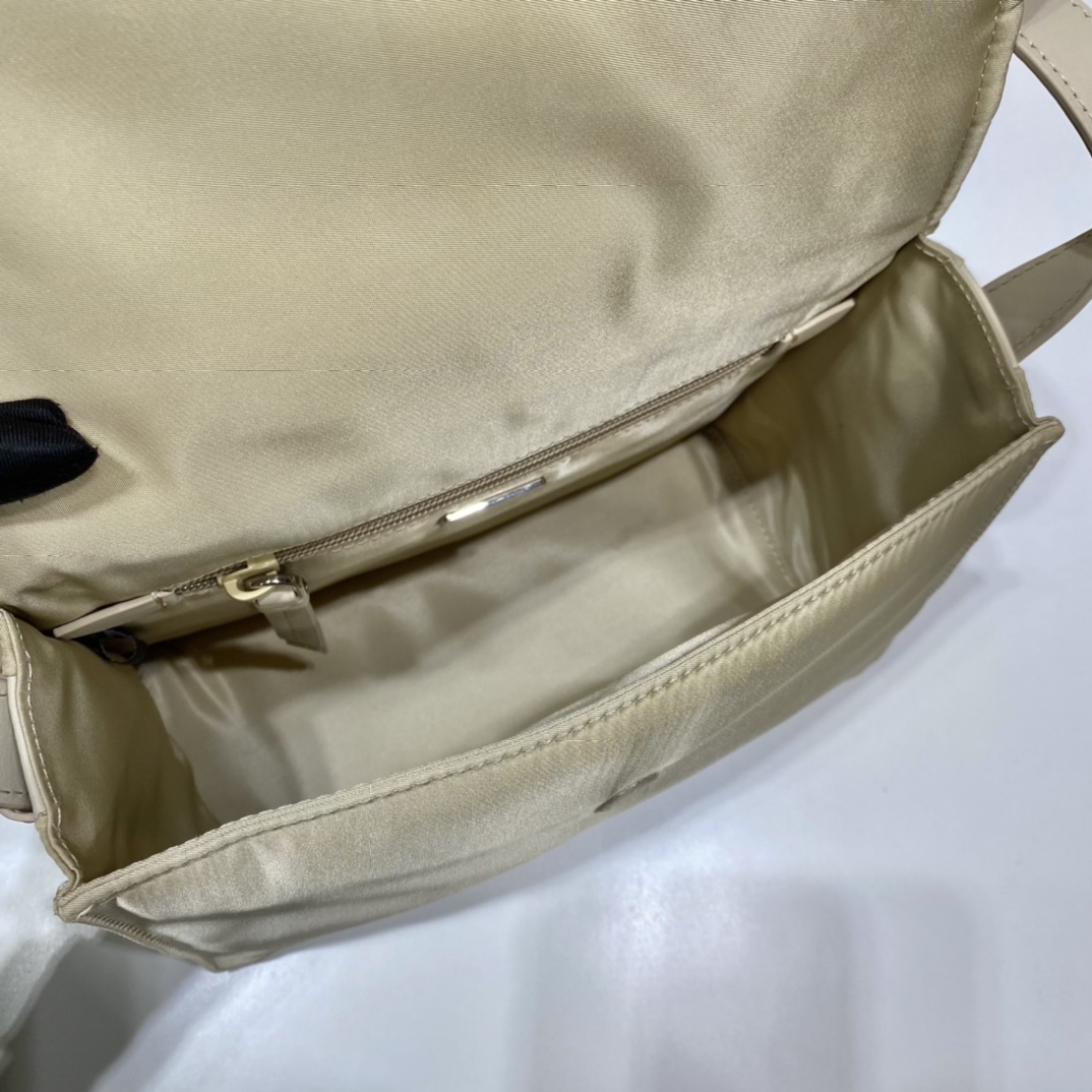 Pra*a small padded re-nylon shoulder bag