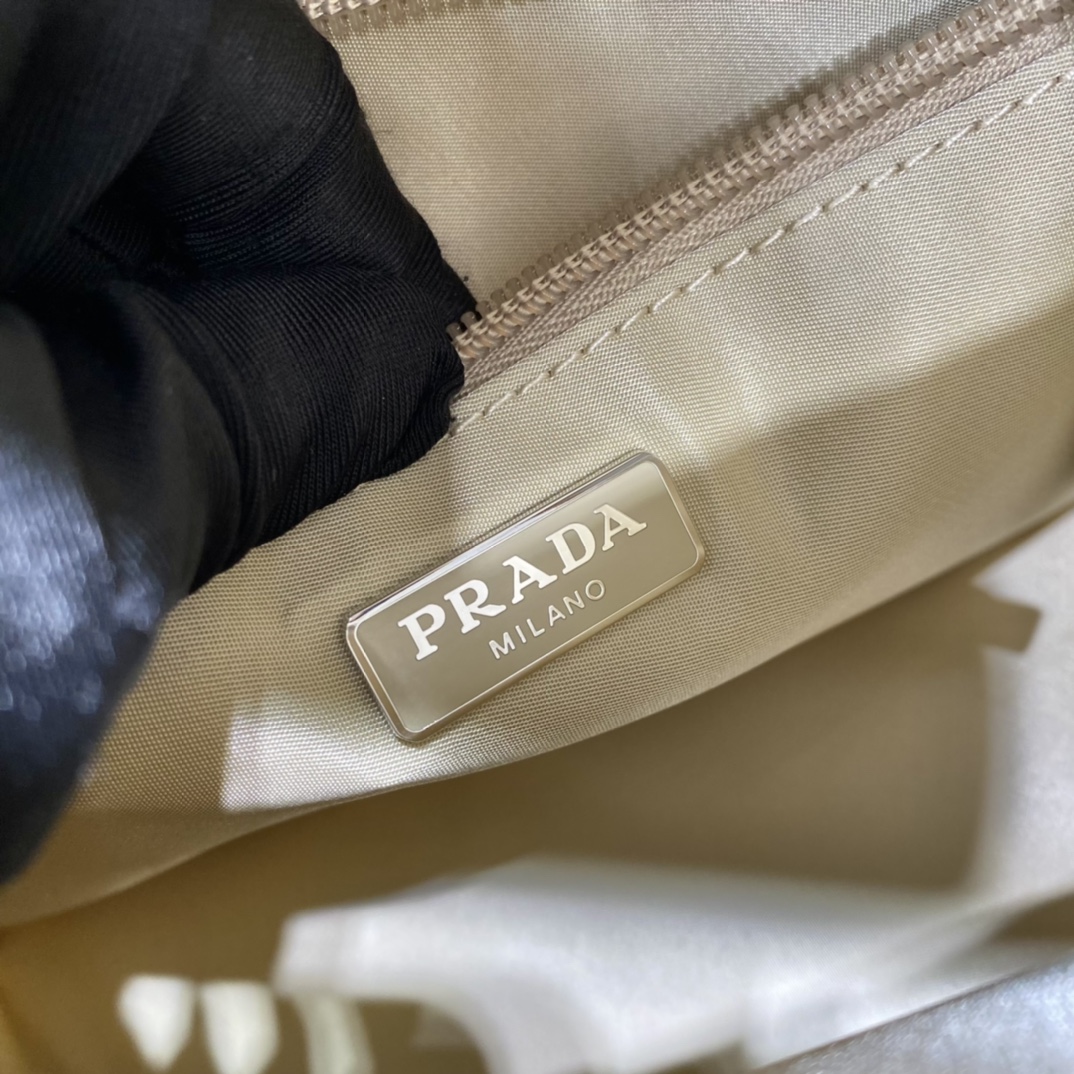 Pra*a small padded re-nylon shoulder bag