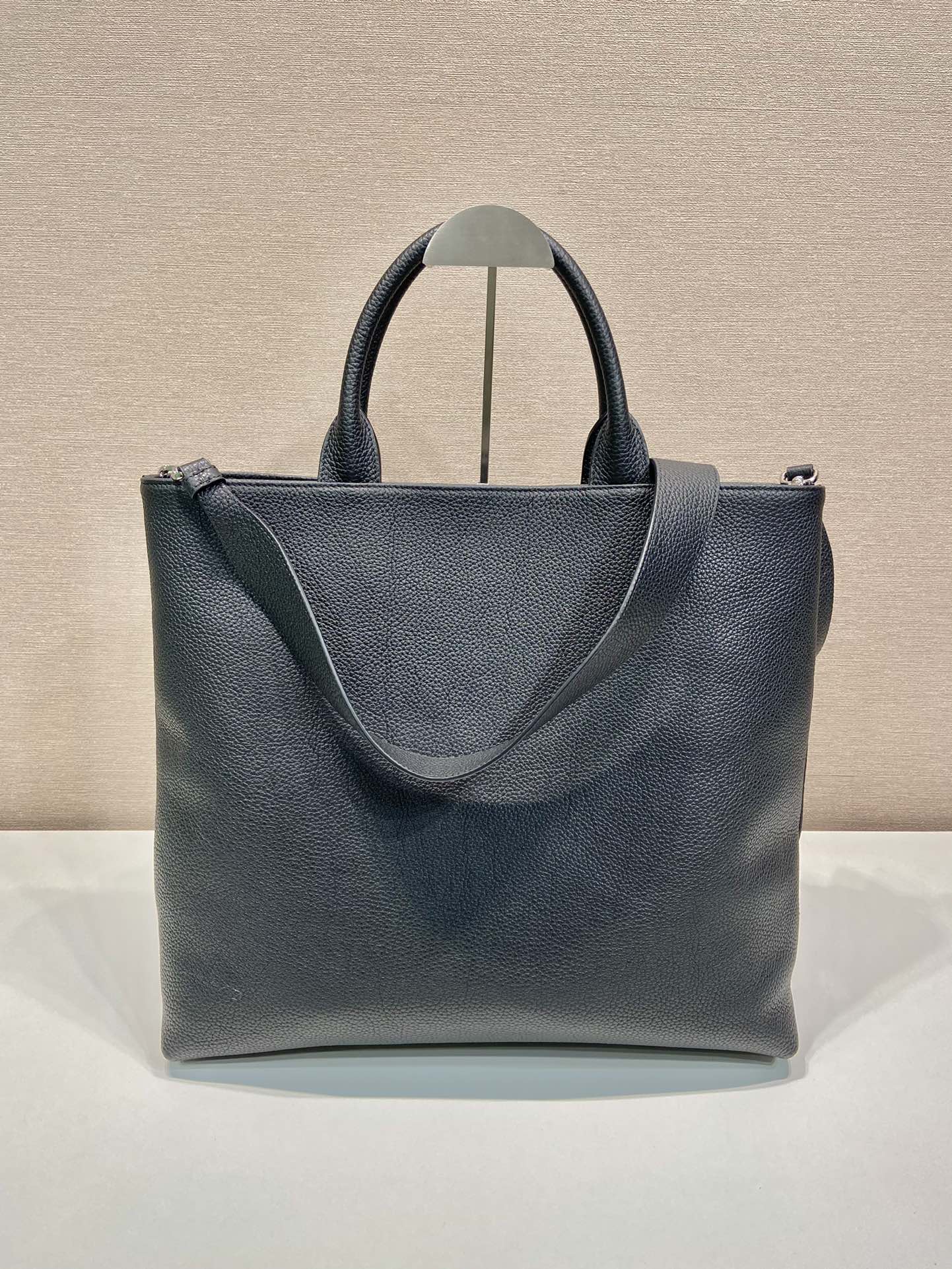 Pra*a leather tote